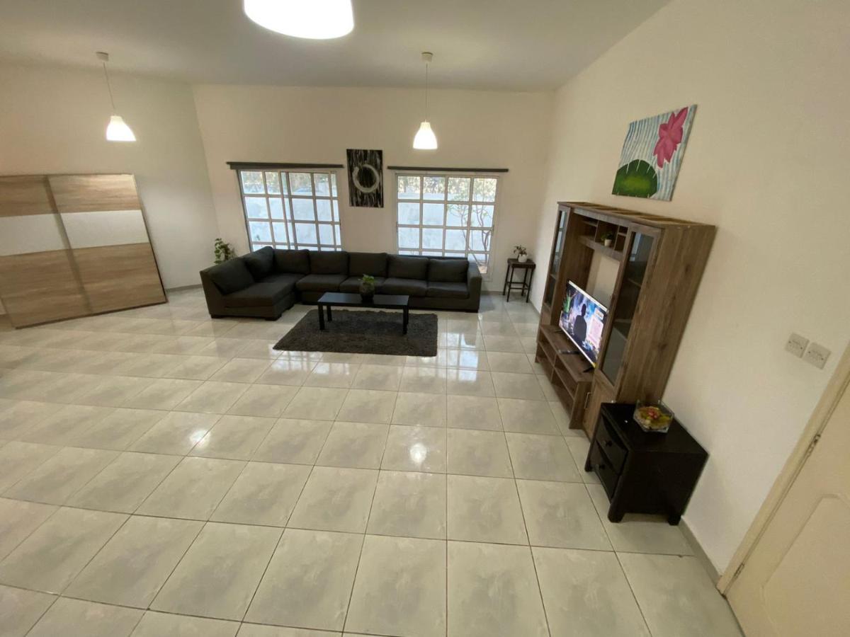Comfortable Private Rooms In Compound Housing 迪拜 外观 照片