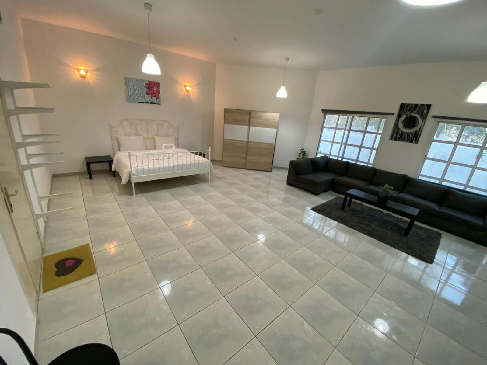 Comfortable Private Rooms In Compound Housing 迪拜 外观 照片