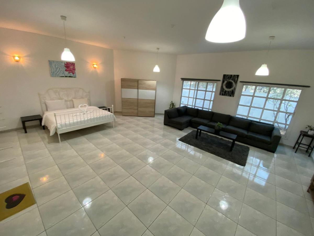 Comfortable Private Rooms In Compound Housing 迪拜 外观 照片
