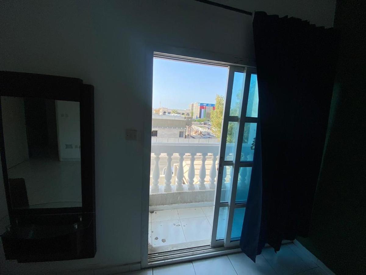 Comfortable Private Rooms In Compound Housing 迪拜 外观 照片