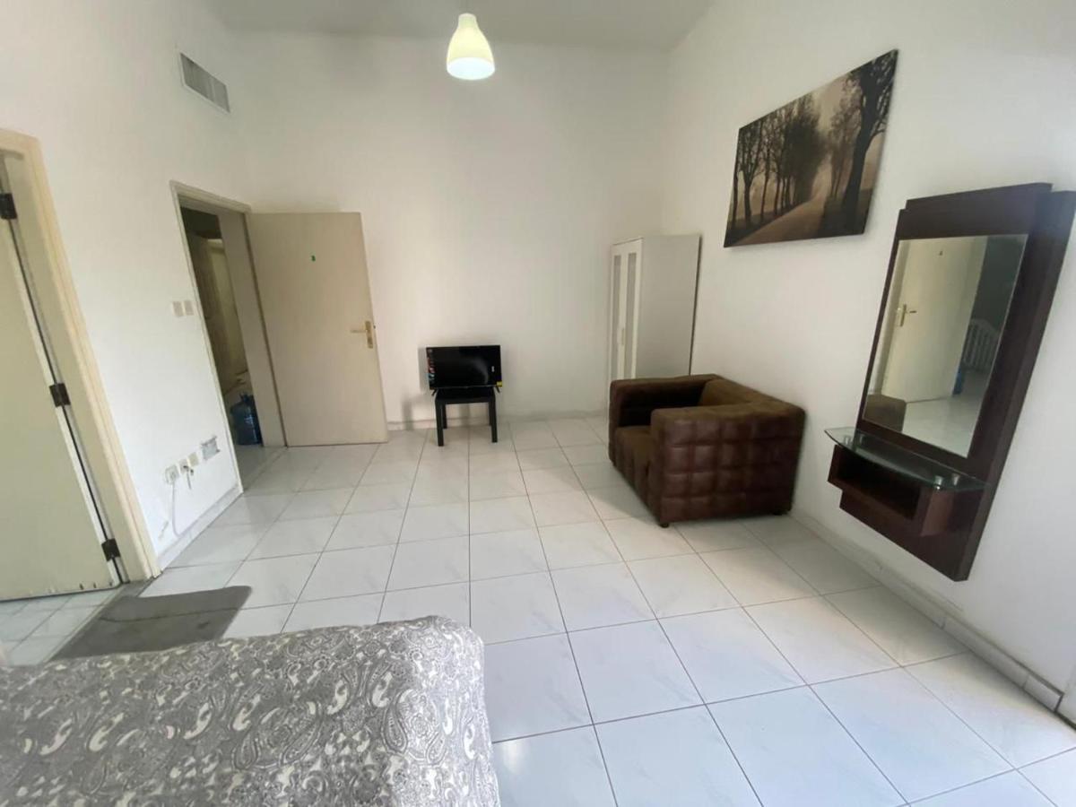 Comfortable Private Rooms In Compound Housing 迪拜 外观 照片