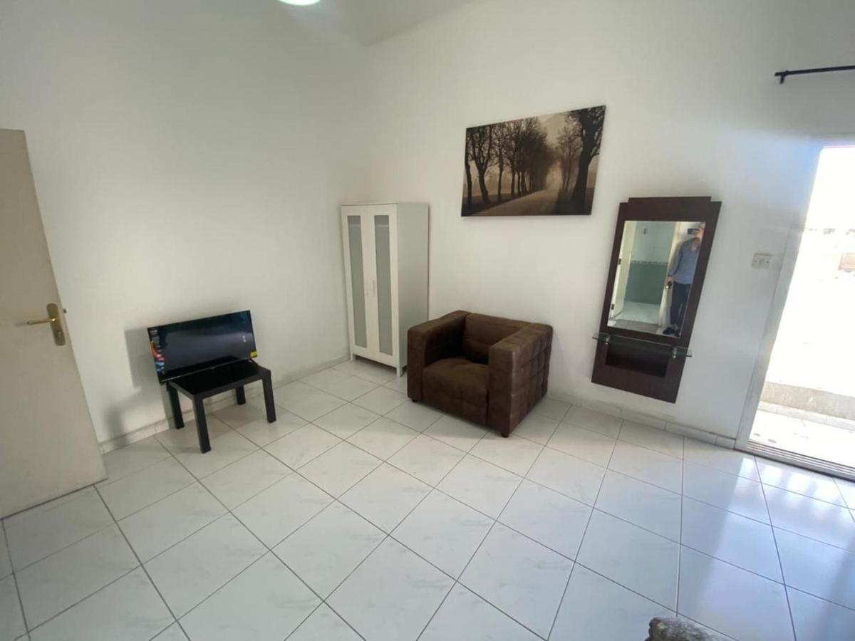 Comfortable Private Rooms In Compound Housing 迪拜 外观 照片