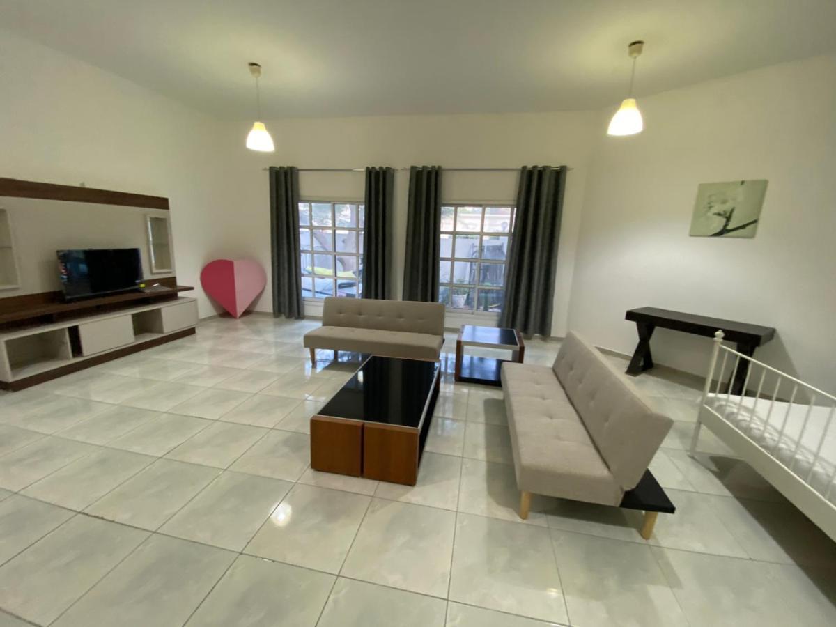 Comfortable Private Rooms In Compound Housing 迪拜 外观 照片