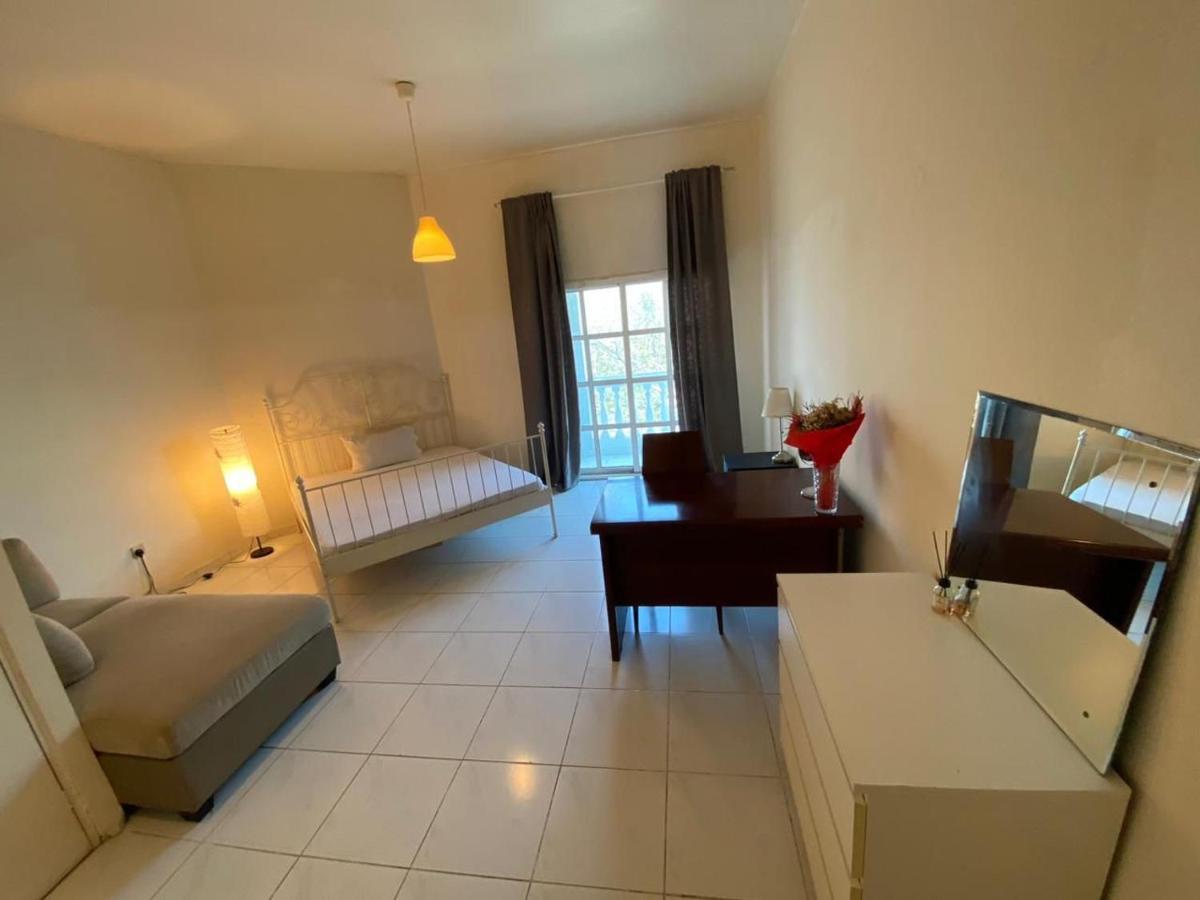 Comfortable Private Rooms In Compound Housing 迪拜 外观 照片