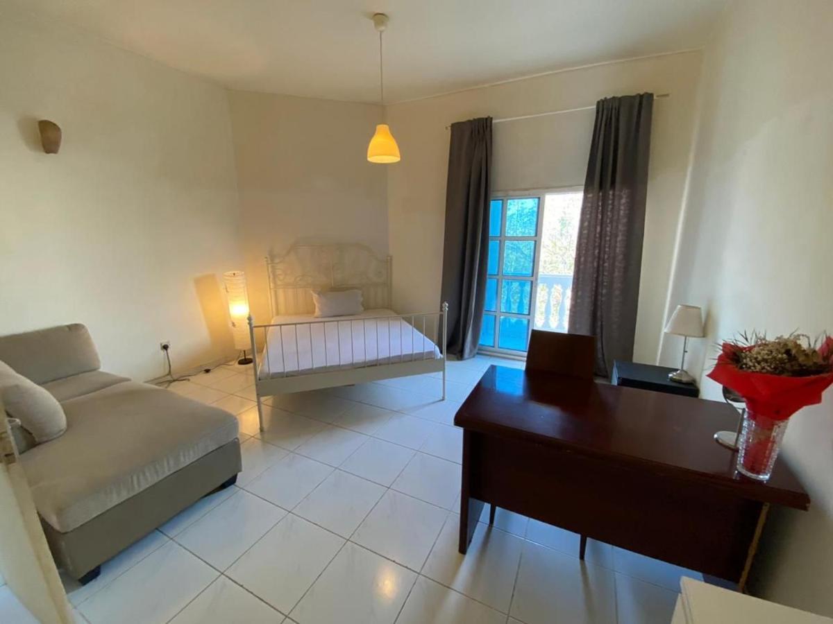 Comfortable Private Rooms In Compound Housing 迪拜 外观 照片