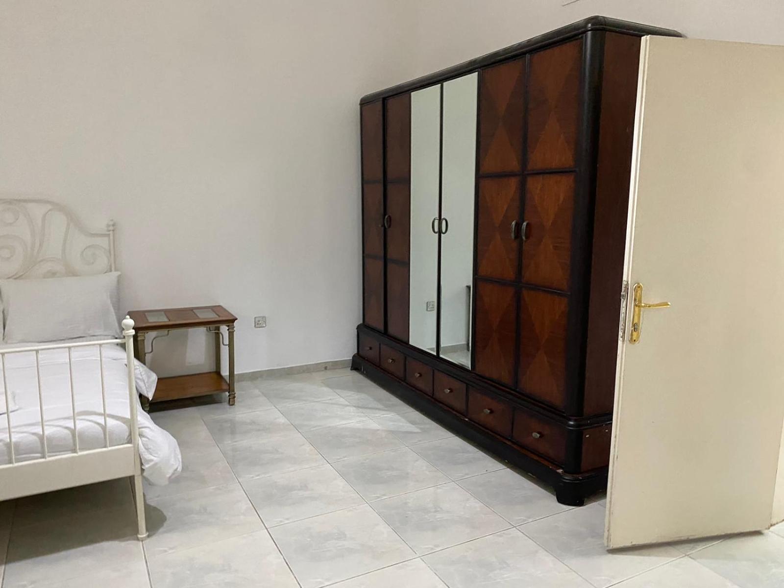 Comfortable Private Rooms In Compound Housing 迪拜 外观 照片