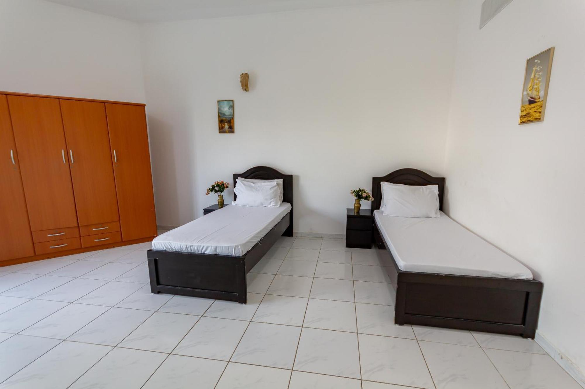 Comfortable Private Rooms In Compound Housing 迪拜 外观 照片