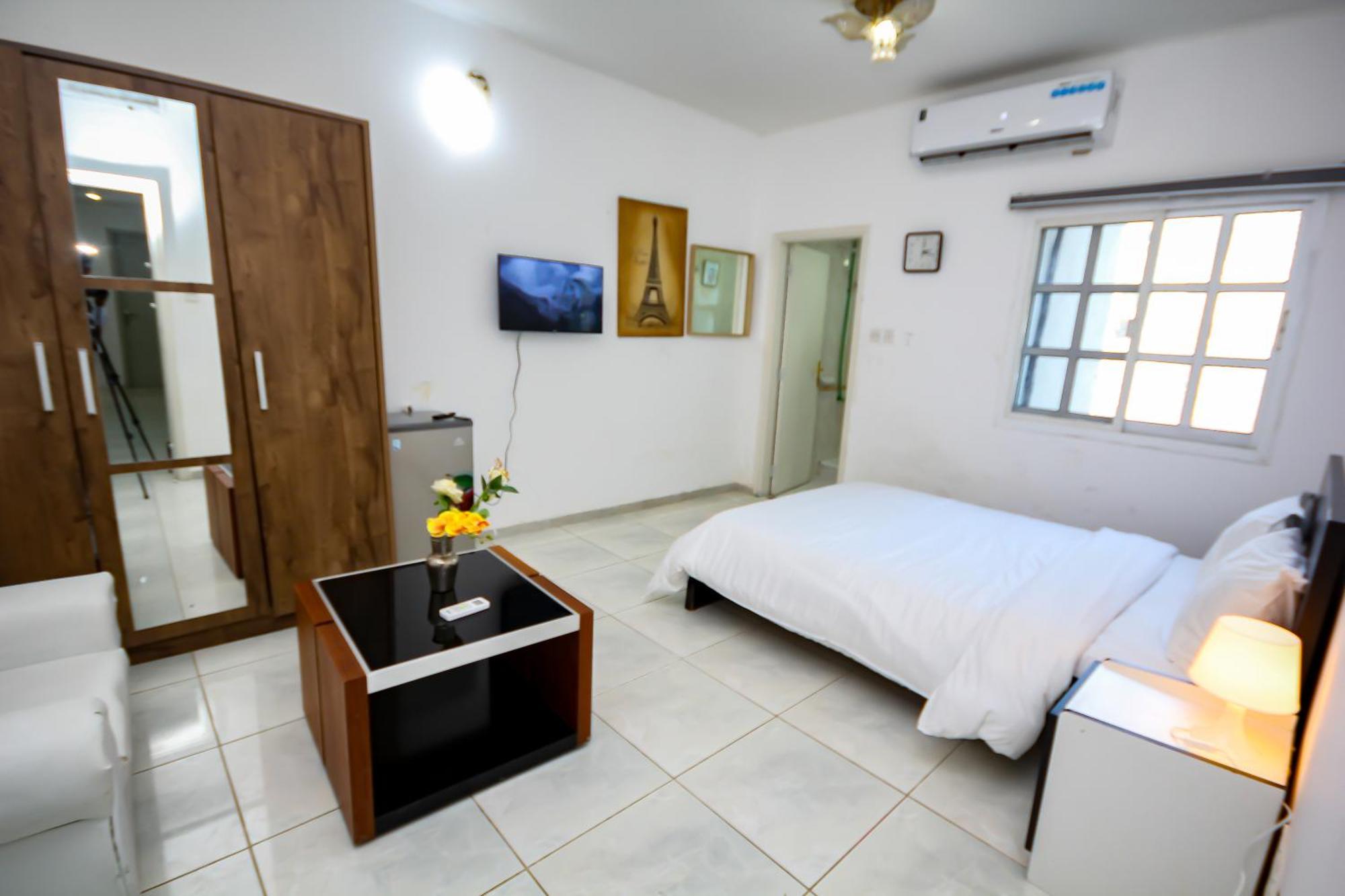 Comfortable Private Rooms In Compound Housing 迪拜 外观 照片